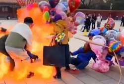 氢气球爆炸视频,惊心动魄！氢气球爆炸现场惊险瞬间