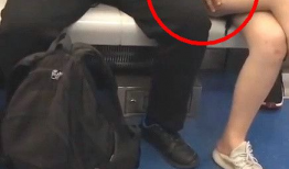 摸腿视频,揭秘摸腿视频背后的故事